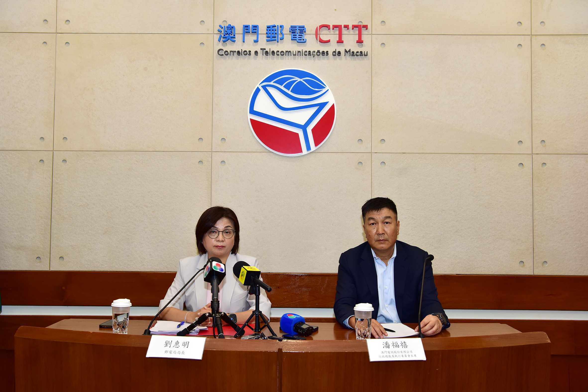 澳門特區政府對本澳電信合同及牌照的安排